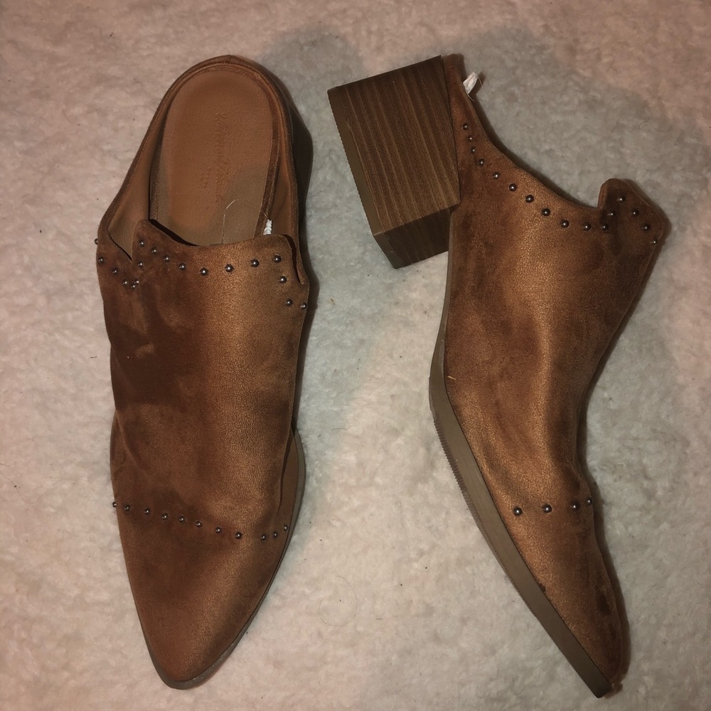 Universal Thread Mules Sz 11 - image 2